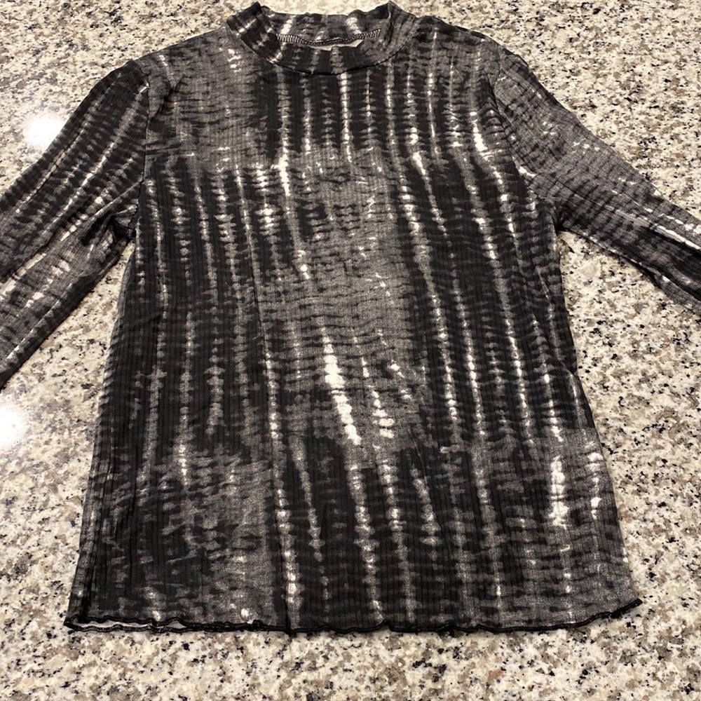High neck grey and white shirt, light material very stylish! Size M